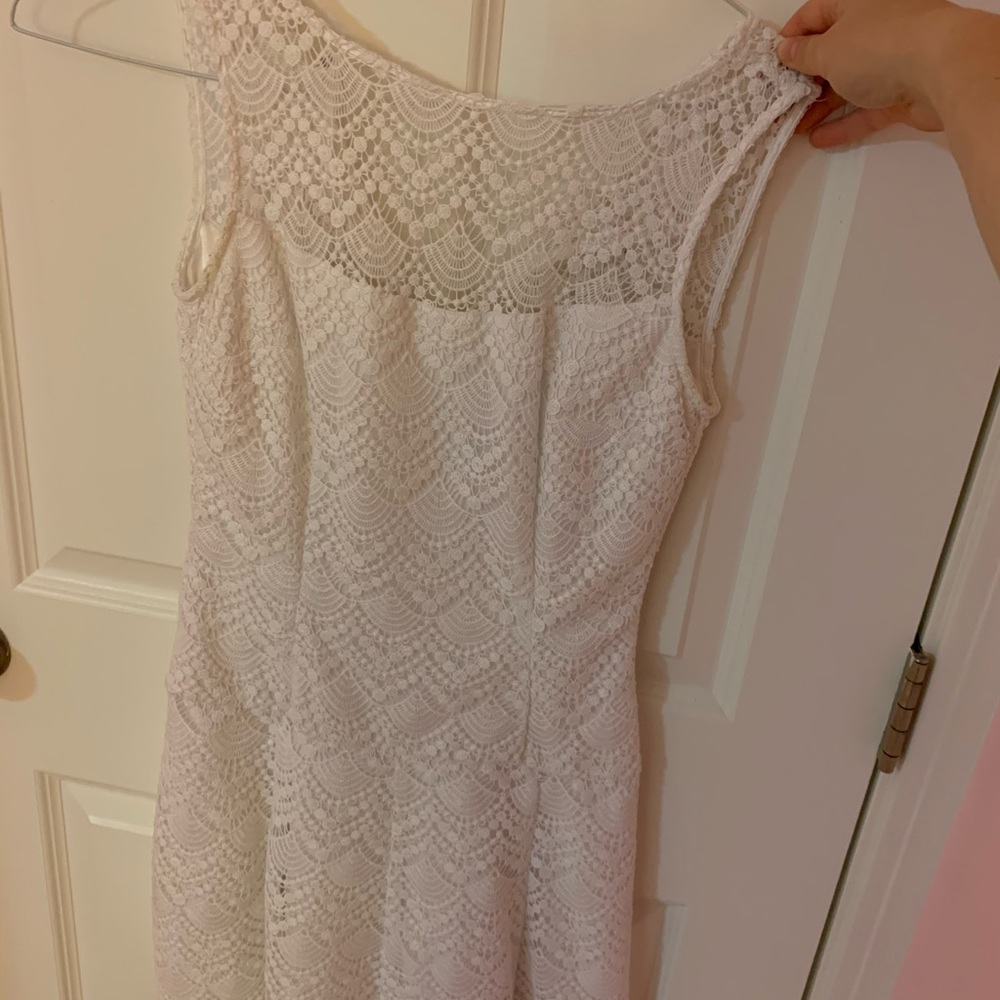 Gorgeous lace White House black market dress